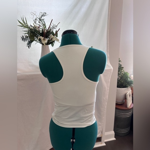 Lilly Pulizter LUXLETIC VANTI RESORT BRA TANK WORKOUT TOP - NWOT - Picture 7 of 7